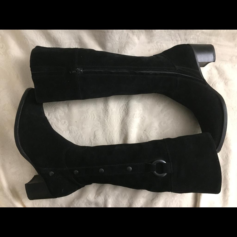 Kenneth Cole Suede Boots